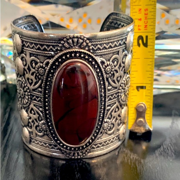 Ladies cuff bracelet - Picture 1 of 4